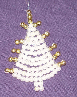 Tannenbaum aus Perlen basteln