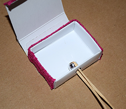 Mini-Geschenkverpackung aus Streichholzschachteln basteln