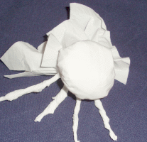 Eine Spinne aus einem Taschentuch basteln