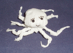 Eine Spinne aus einem Taschentuch basteln
