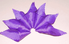 Blumen aus Schleifenband basteln