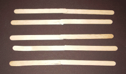 Laterne aus Holzstäbchen basteln