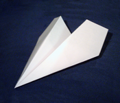 Flieger aus Papier falten