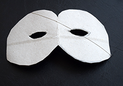 Masken aus Papprollen basteln