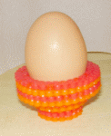 Eierbecher aus Bügelperlen basteln