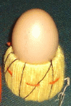 Eierbecher aus Wolle basteln