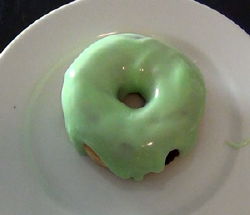 Adventskranz aus einem Donut basteln
