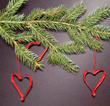 Herzen als Weihnachtsbaumschmuck basteln